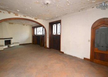 soggiorno - Appartamento piazza Boetto, 4, Cuorgnè - foto 5