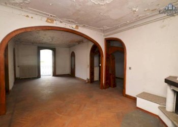 soggiorno - Appartamento piazza Boetto, 4, Cuorgnè - foto 6