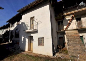 Facciata - Casa indipendente Frazione Salto, Via Asilo, Cuorgnè - foto 2