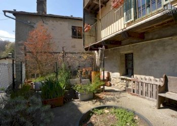 cortile - Casa indipendente via Garibaldi, 8a, Traversella - foto 12