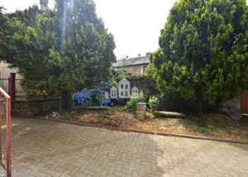 Cortile interno - Casa indipendente via Zappa, 25, Rueglio - foto 3