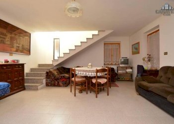 soggiorno - Casa indipendente strada della gatta, 15, Val di Chy - foto 15