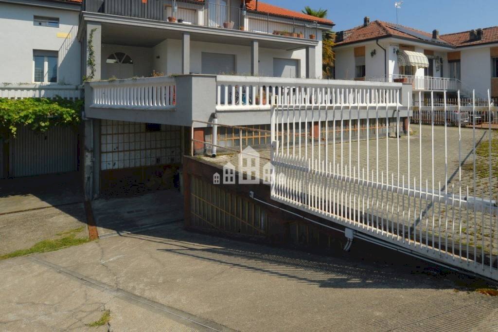 facciata - Box via ammiraglio Pullino, 5, Castellamonte - foto 1