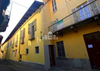 Facciata - Casa indipendente via Perrucchetti, 5, Cuorgnè - foto 1