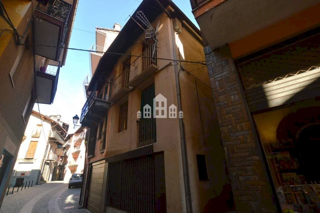 Facciata - Casa indipendente via Dei Rosari, 1, Locana - foto 2