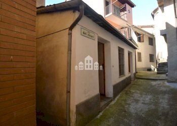 Facciata - Casa indipendente via Dei Rosari, 1, Locana - foto 1