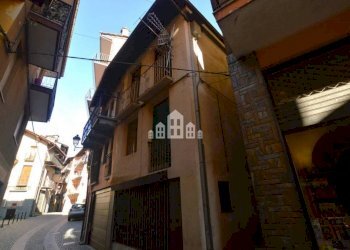 Facciata - Casa indipendente via Dei Rosari, 1, Locana - foto 2