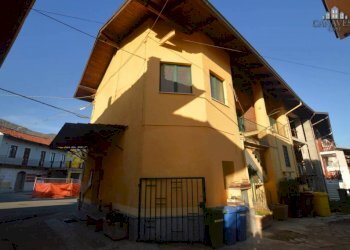 facciata interno cortile - Casa indipendente via Villa, 6, San Colombano Belmonte - foto 2