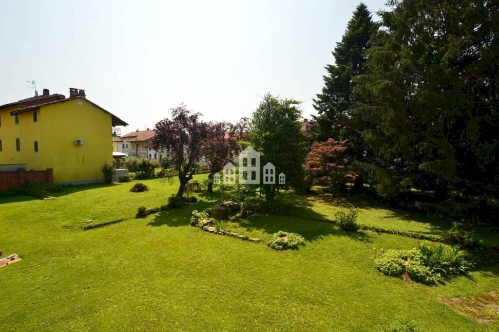 giardino - Casa indipendente via Ponte Chiusella, 74, Romano Canavese - foto 3