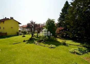 giardino - Casa indipendente via Ponte Chiusella, 74, Romano Canavese - foto 3