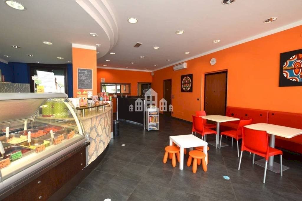 Stanza arredata - Cafeteria - Cold Bar viale Tenente Morello, 13, Castellamonte - photo 1