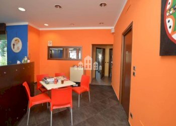 Stanza arredata - Cafeteria - Cold Bar viale Tenente Morello, 13, Castellamonte - photo 10