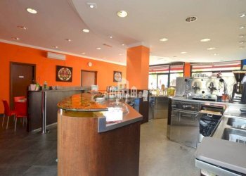 Stanza arredata - Cafeteria - Cold Bar viale Tenente Morello, 13, Castellamonte - photo 18