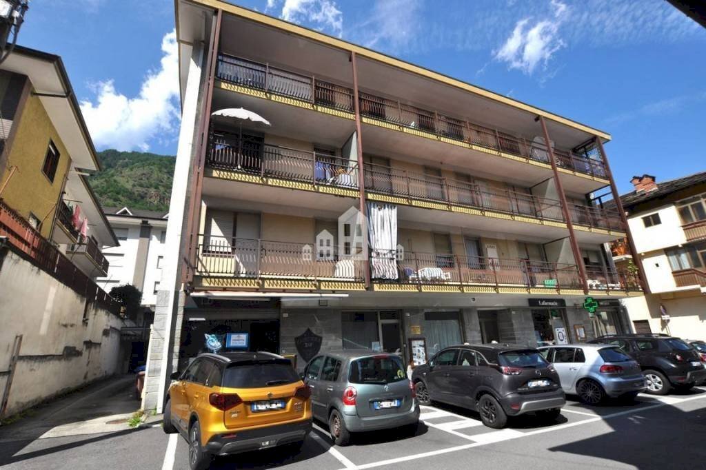 Facciata - Negozio via Roma, 85, Locana - foto 2