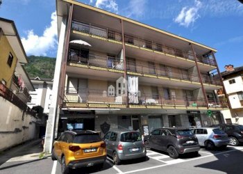 Facciata - Negozio via Roma, 85, Locana - foto 2