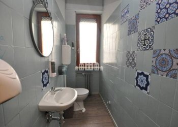 Bagno - Negozio via Roma, 85, Locana - foto 13