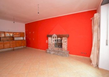 Stanza non arredata - Stable - Palace piazza craveri, 3, Pont-Canavese - photo 18