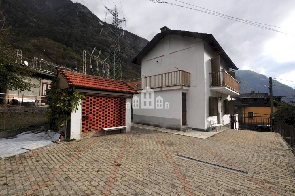 Facciata - Independent house via gran Paradiso, 1, Locana - photo 1