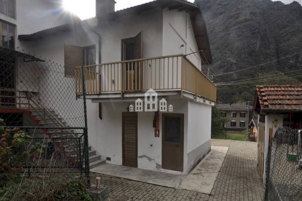 Facciata - Independent house via gran Paradiso, 1, Locana - photo 2