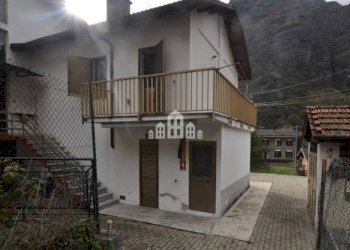 Facciata - Casa indipendente via gran Paradiso, 1, Locana - foto 2