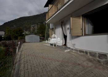 Cortile interno - Casa indipendente via gran Paradiso, 1, Locana - foto 3