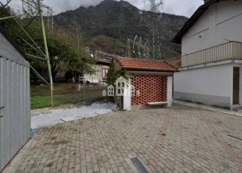 Cortile interno - Casa indipendente via gran Paradiso, 1, Locana - foto 4