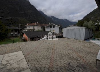 Cortile interno - Casa indipendente via gran Paradiso, 1, Locana - foto 5