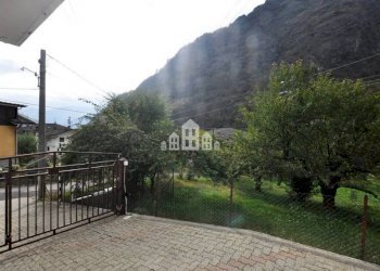 Cortile interno - Casa indipendente via gran Paradiso, 1, Locana - foto 23