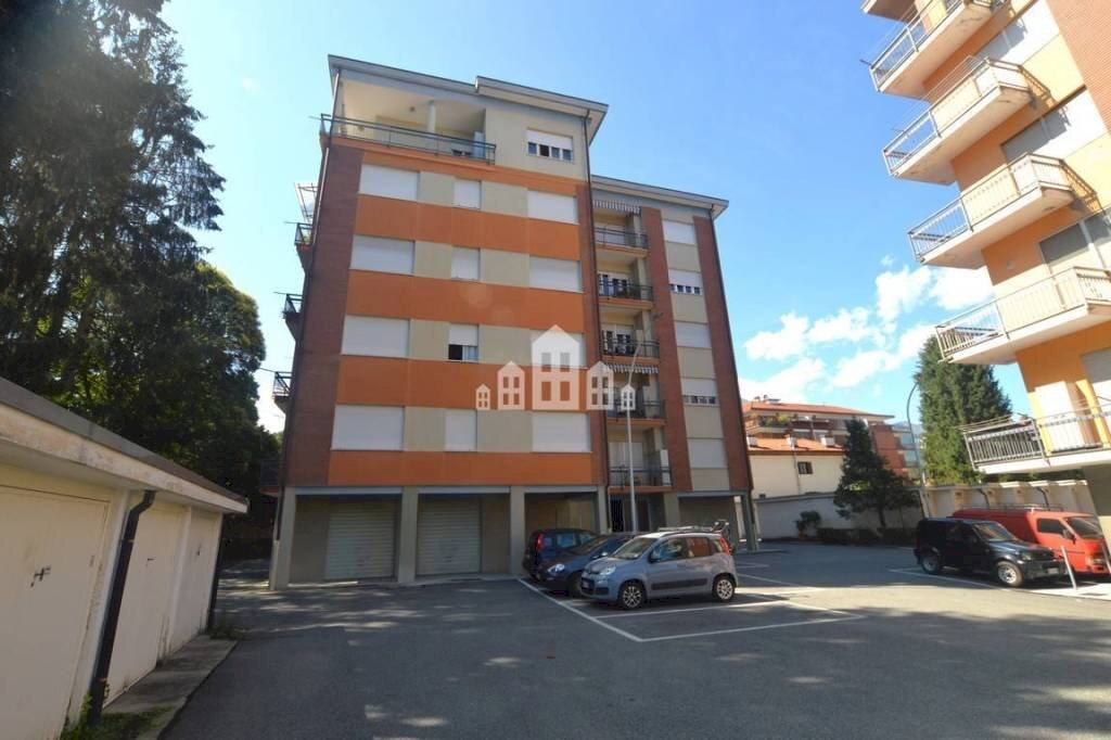 Facciata - Quadrilocale via Michelangelo, 6, Cuorgnè - foto 1