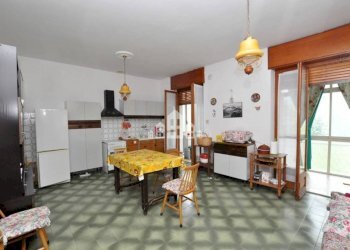 Soggiorno con cucinotto - Three-room apartment strada Navetta, 14, Pont-Canavese - photo 5