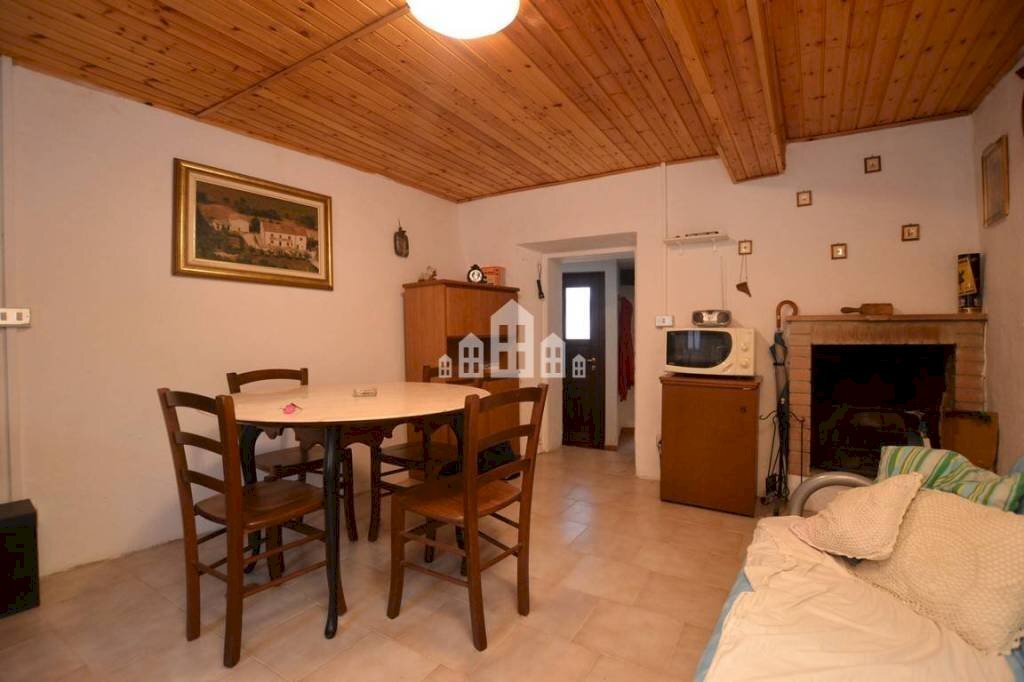soggiorno - Casa indipendente via costeggio, 27, Val di Chy - foto 3