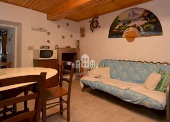 soggiorno - Casa indipendente via costeggio, 27, Val di Chy - foto 5
