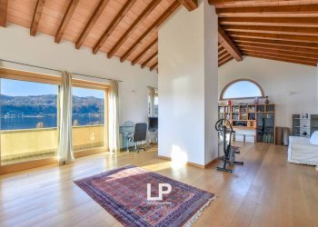 Stanza arredata - Villa via Enrico Fermi, 2, Ranco - foto 34