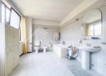 casa vendita grignasco bagno1 - Independent house via negri 68, Grignasco - photo 17