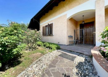 villa vendita grignasco ingresso giardino - Independent house via della madonna n 36, Grignasco - photo 9