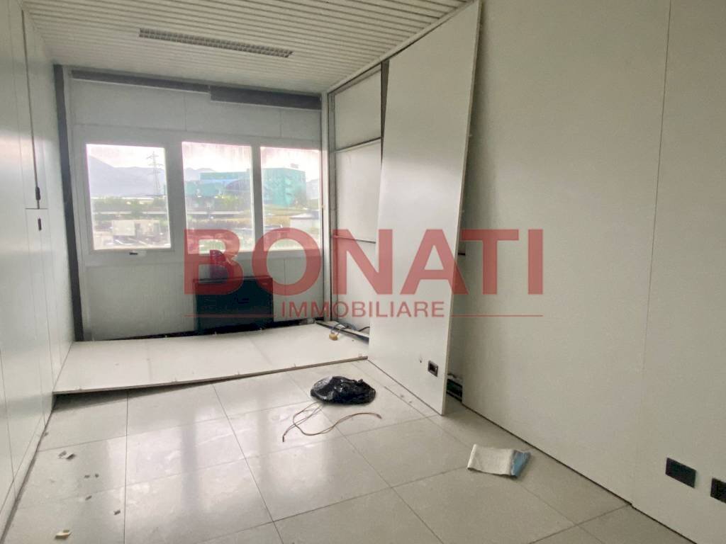 Stanza non arredata - Ufficio La Spezia - foto 3