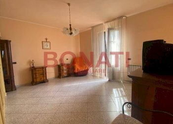 Stanza arredata - Villa Licciana Nardi - foto 16