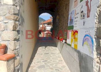 Cortile interno - Casa indipendente Beverino - foto 17