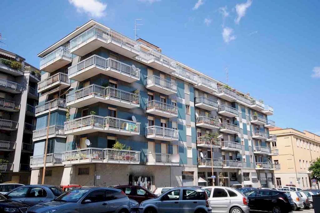 FACCIATA - Negozio via Alessandro Roccavilla, 2, Biella - foto 1