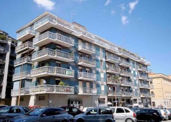 FACCIATA - Negozio via Alessandro Roccavilla, 2, Biella - foto 1