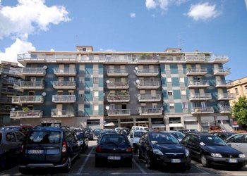 FACCIATA - Negozio via Alessandro Roccavilla, 2, Biella - foto 2