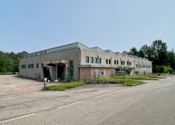 FACCIATA - Capannone Frazione Fila, 34, Valdilana - foto 1