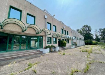 FACCIATA - Capannone Frazione Fila, 34, Valdilana - foto 3