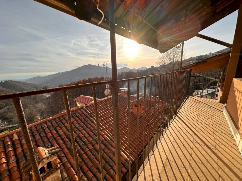 PANORAMA - Villa a Schiera Borgata Frieri, 19, Valdilana - foto 1