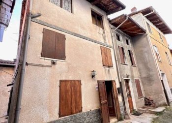 FACCIATA - Villa a Schiera Borgata Frieri, 19, Valdilana - foto 12