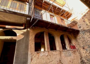 FACCIATA INTERNA - Villa a Schiera Borgata Frieri, 19, Valdilana - foto 17