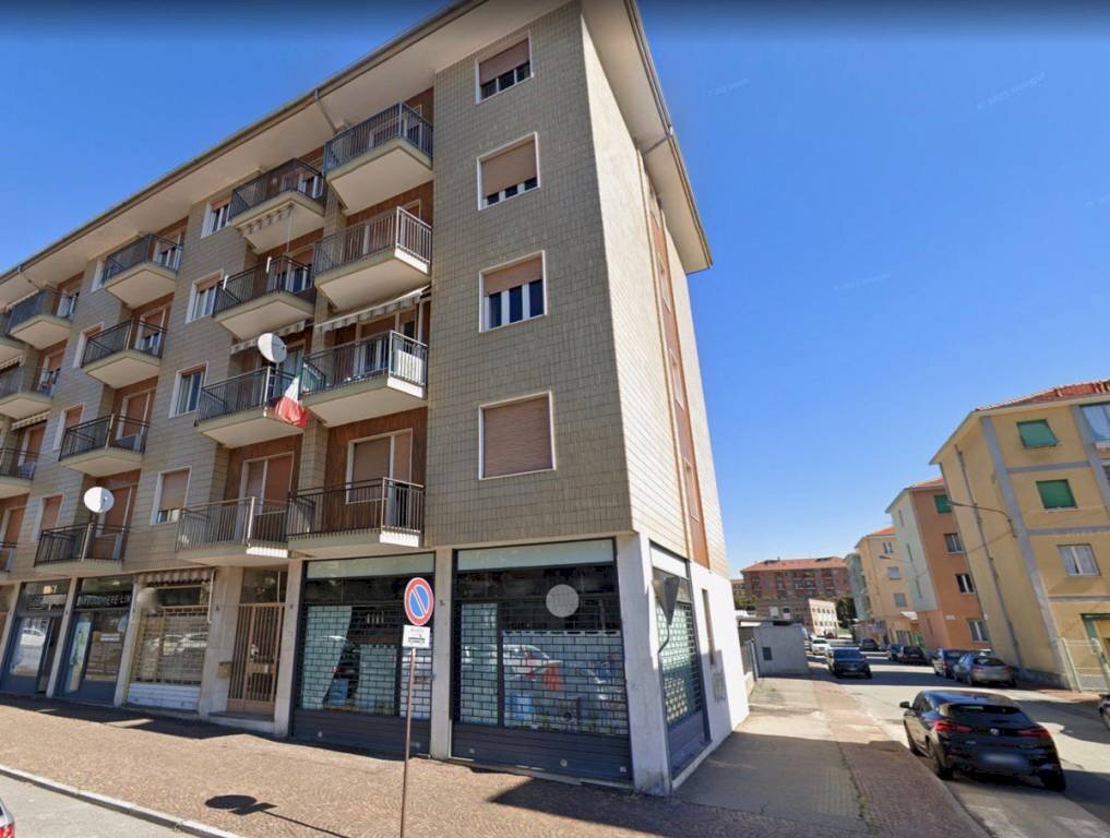 Facciata - Shop via Liguria, 5/a, Biella - photo 2