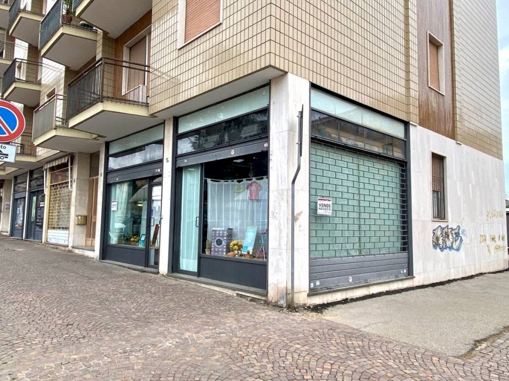 VETRINE - Shop via Liguria, 5/a, Biella - photo 3