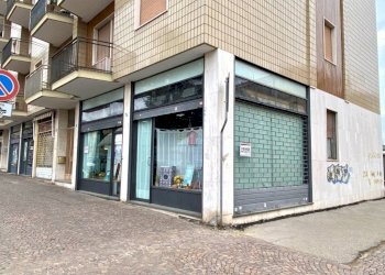 VETRINE - Shop via Liguria, 5/a, Biella - photo 3
