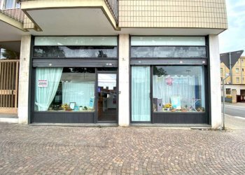 VETRINE - Shop via Liguria, 5/a, Biella - photo 4